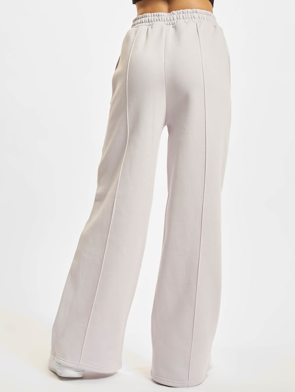 Ladies Straight Pin Tuck-1