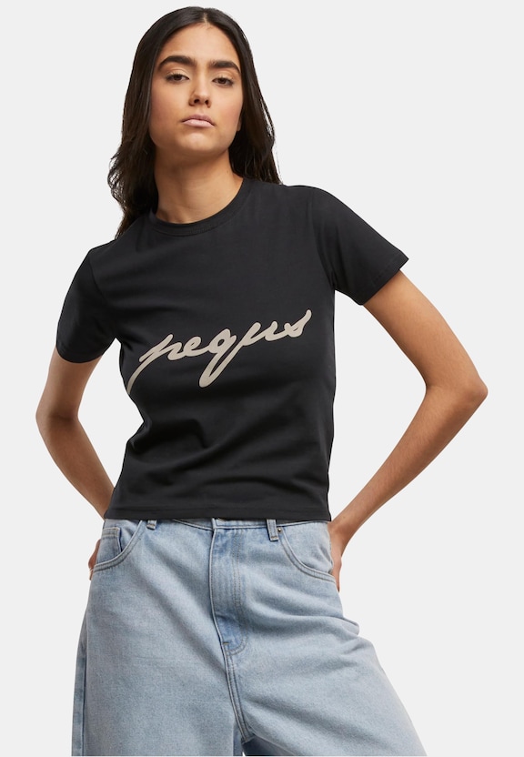 PEQUS Fitted Ink Logo -0