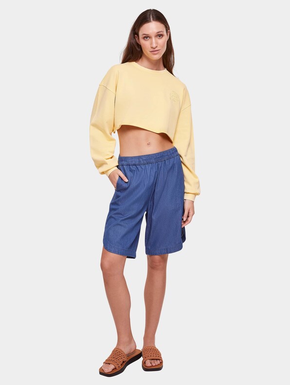 Ladies Cropped Flower Embroidery-3