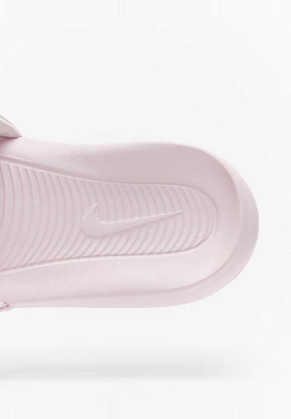 W Victori One Slide-2