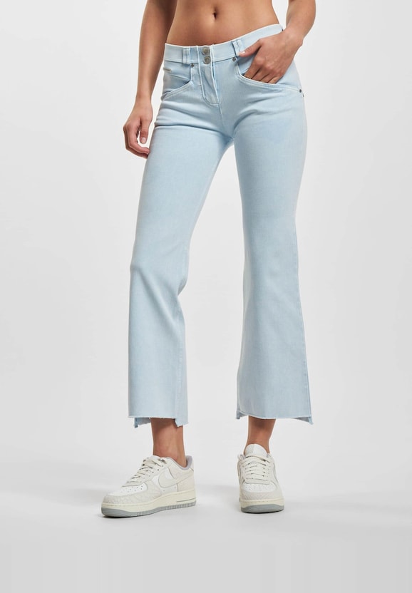 WRUP Snug Push Up 7/8 Regular Waist Raw Cut Flare-1