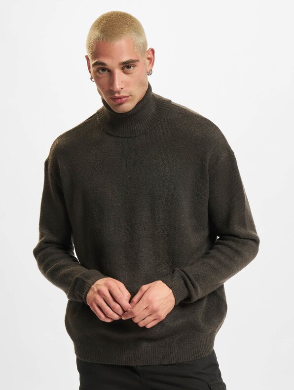 Oversized Roll Neck -2